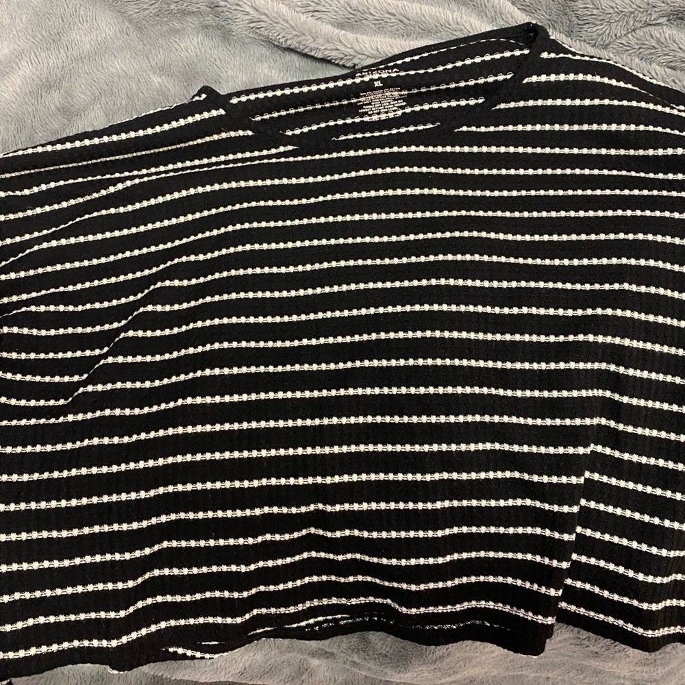 Strip cropped XL shirt